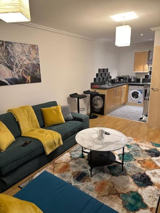 Entire Flat In Ealing Apartment London Exterior photo