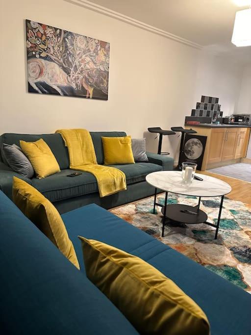 Entire Flat In Ealing Apartment London Exterior photo